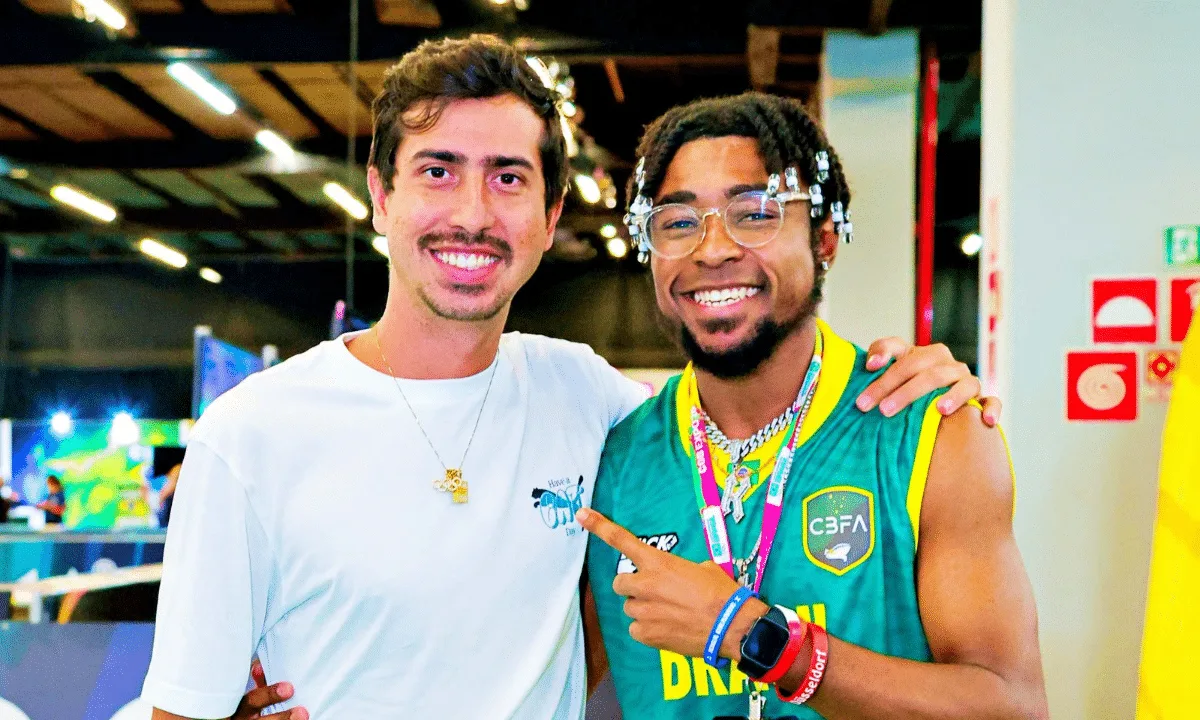 Caio Bonfim e campeões olímpicos se aventuram no flag football na COB Expo