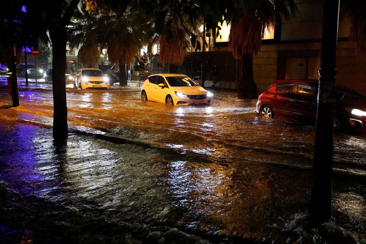Alerta máxima en Valencia por fuertes lluvias: La Generalitat envía un Es-Alert por el riesgo de inundaciones y activa la preemergencia en los barrancos