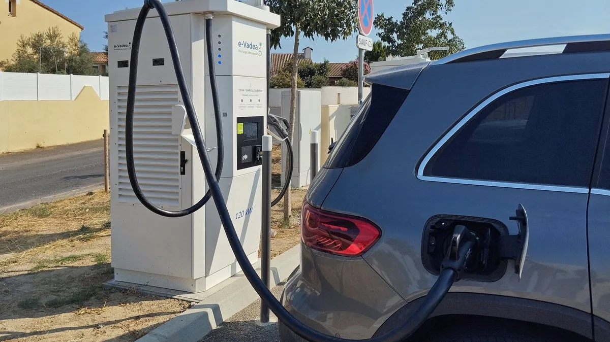 "J'ai eu du flair !" : les propriétaires de voiture électrique tirent leur épingle du jeu avec la hausse des prix du carburant