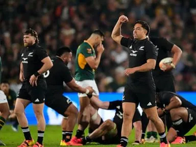 All Blacks stun South Africa 33-16 at Ellis Park and snap Springboks' 12-test win streak