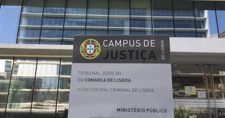 Mulher de denunciante contra Cabreiro tem vitória judicial