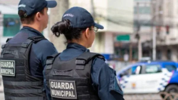 Homem é preso por fingir ser policial e ameaçar ex-namorada em Vitória
