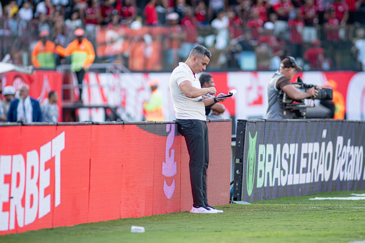 Jair Ventura não garante retorno de desfalques para Copa do Brasil