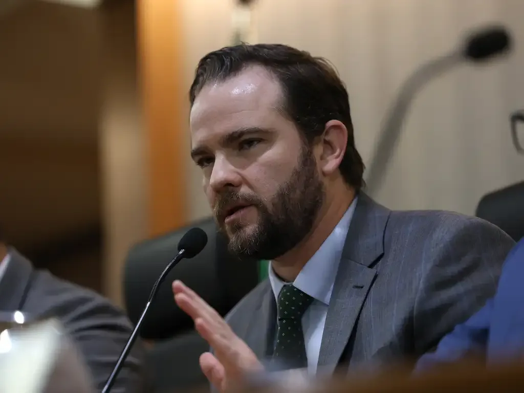 Plano de Flávio ignora empregos e vende “ilusão” ao mercado, diz Durigan
