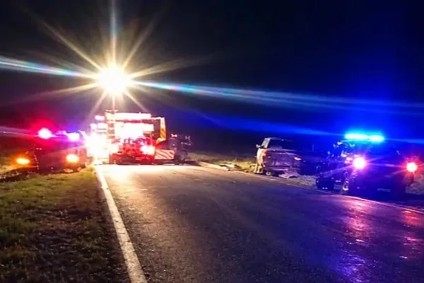 Cambiaban una goma pinchada y los arrolló una camioneta: tres muertos y dos heridos graves