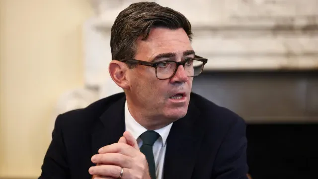 Burnham reitera compromisso "inabalável" com NATO ao receber Rutte
