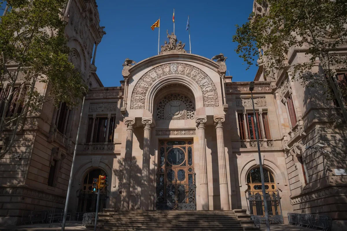 Un juez prohibe acercarse a cualquier instalación de Adif a un investigado por robo de cable en Barcelona