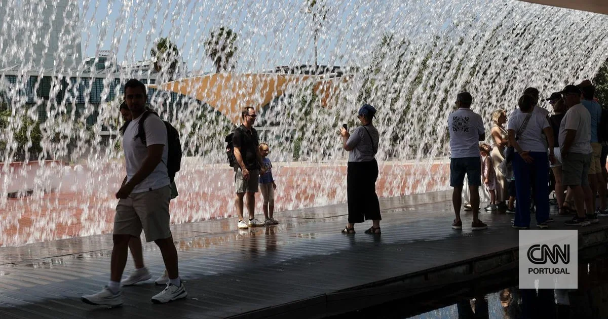 Vem aí muito calor e há onze distritos sob aviso já na quinta-feira. Temperaturas devem chegar aos 42 graus