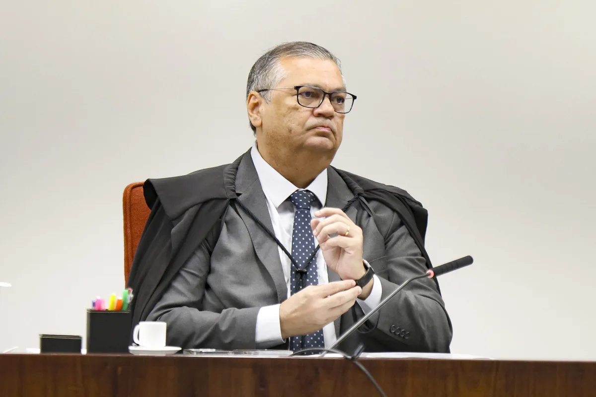 Dino defende mesma publicidade para banqueiros, políticos e magistrados