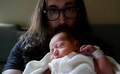 Nace el primer nieto de John Lennon: Sean Ono anuncia que se convierte en papá a los 50 años