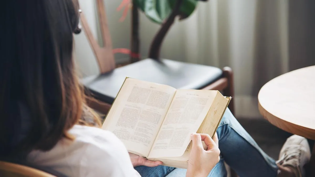 Reading for pleasure cuts dementia risk, improves wellbeing: Study
