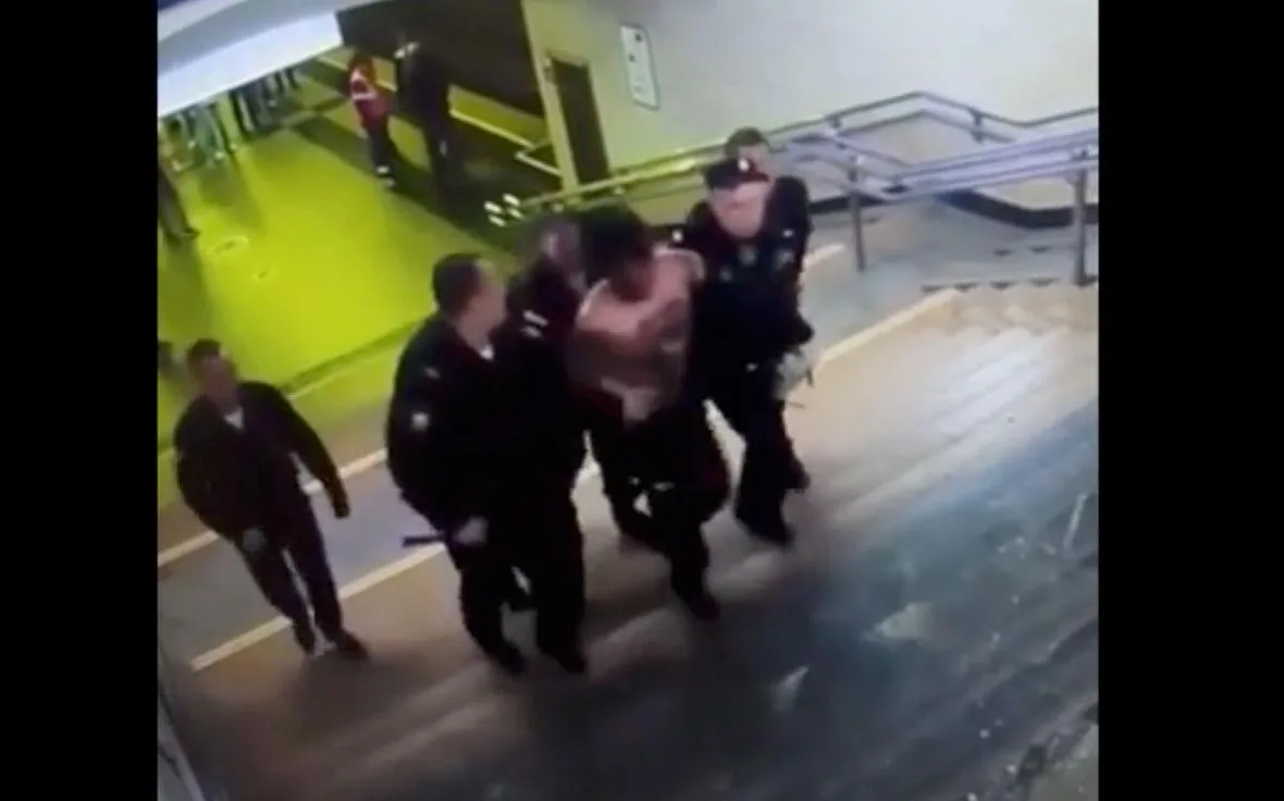 Полицейские прошли 6 км по тоннелю метро для задержания мужчины. Видео