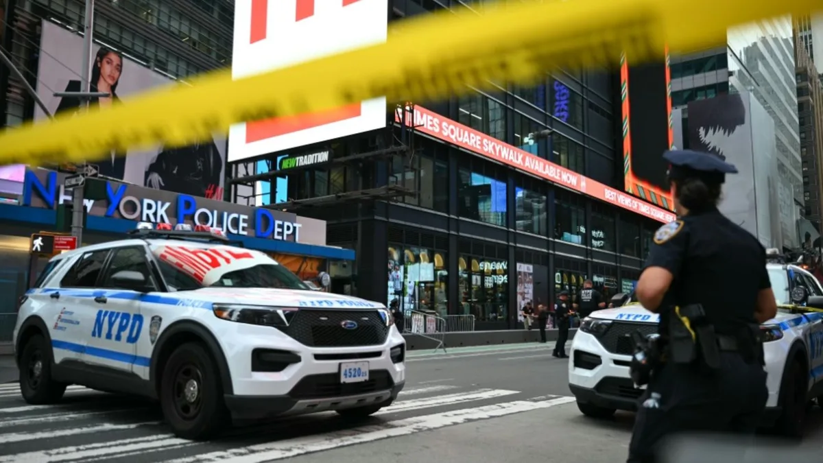 Eine Tote und ein Verletzter bei Messerattacke auf Times Square - Angreiferin erschossen