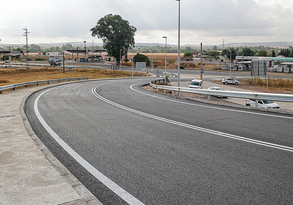 El Ayuntamiento reabre el acceso al cementerio de la Fuensanta cuatro años después de su colapso