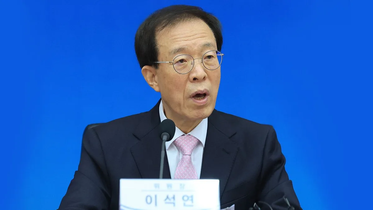 1년 만에 끝난 ‘국민통합’... 이석연 위원장 사실상 경질