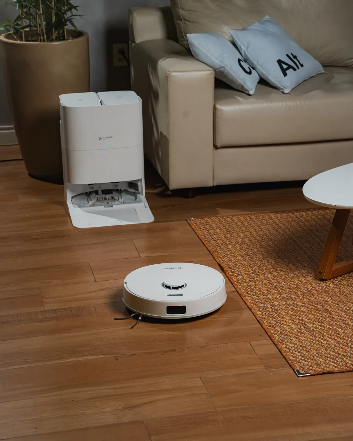Robô aspirador com base autolimpante vale a pena? Entenda como funciona