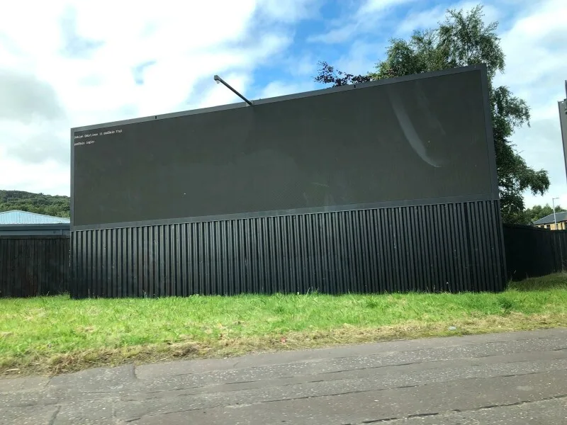 Check out the width of that Debian display