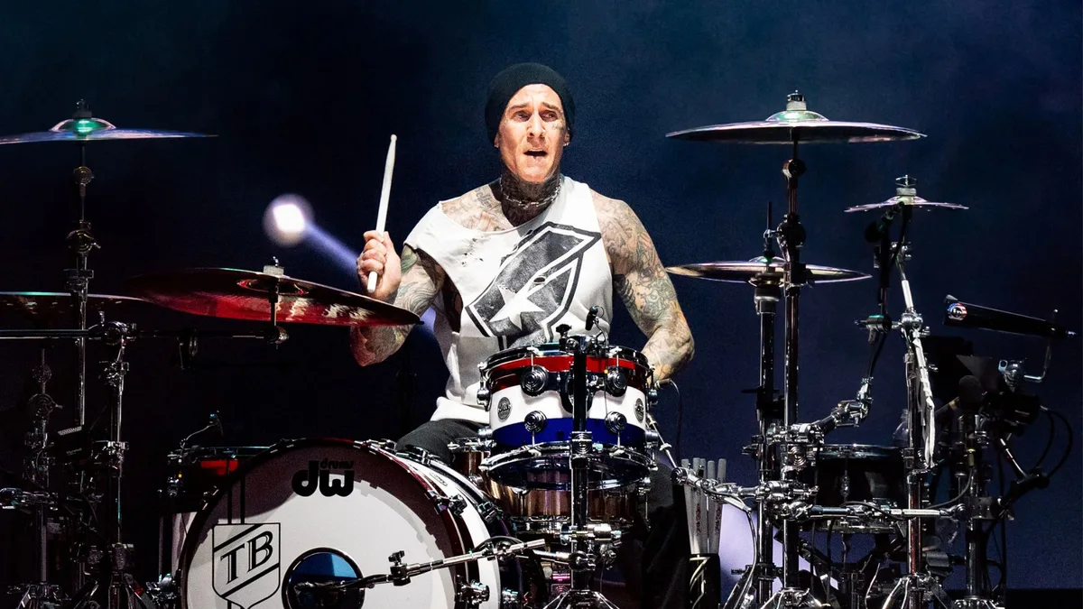 Travis Barker revela motivo para recente hospitalização