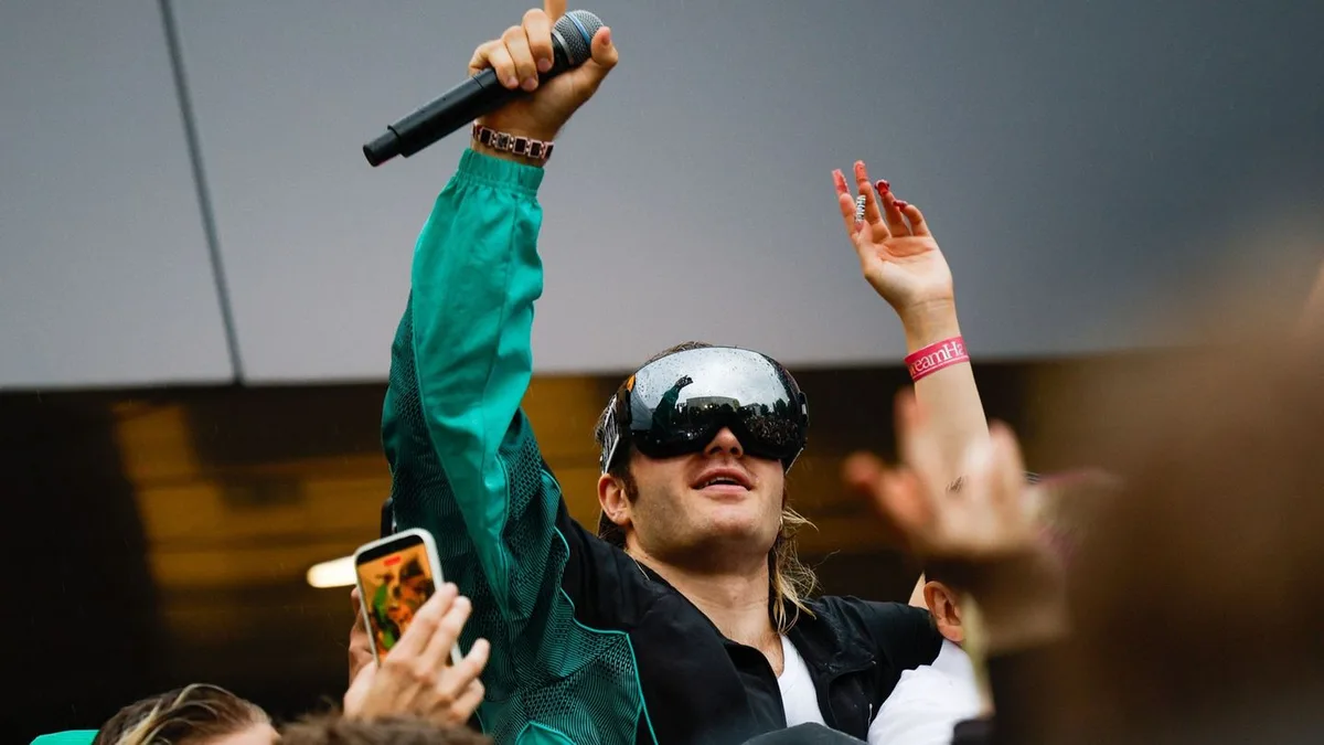 Berlin: Mit Rapper Ski Aggu: Polizei löst Stream in U-Bahnhof auf