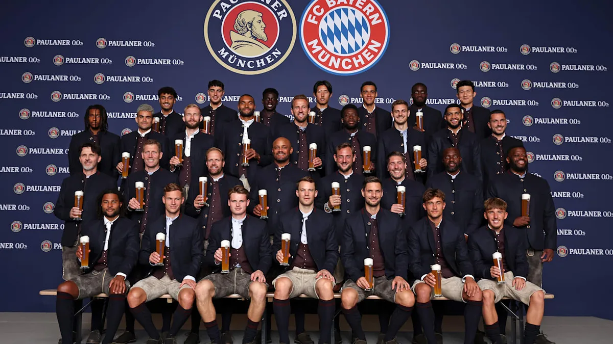 BILD sagt, was dahintersteckt - Brisantes Detail auf Bayern-Teamfoto!