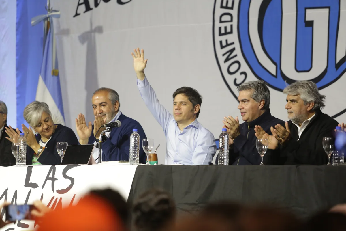 Axel Kicillof encabezó un acto de campaña en Chaco y cruzó a Milei por la economía: “¿Qué macro va a andar bien, si a la gente no le alcanza?"