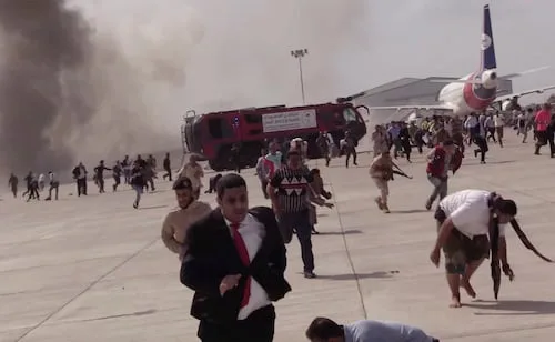 Hutíes lanzan 2 misiles al aeropuerto de Aden, sede del gobierno de Yemen; autoridades descartan pérdidas humanas