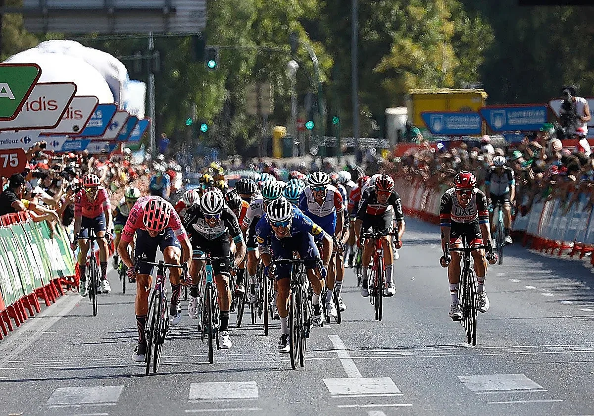 La Vuelta a España obliga a cortar calles en Palma del Río y Córdoba: calles afectadas y horarios de paso de los ciclistas