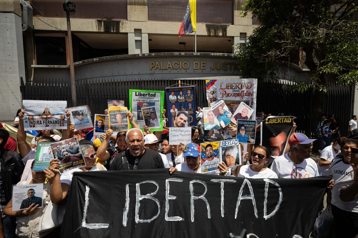 Foro Penal registra al menos 322 presos políticos en Venezuela