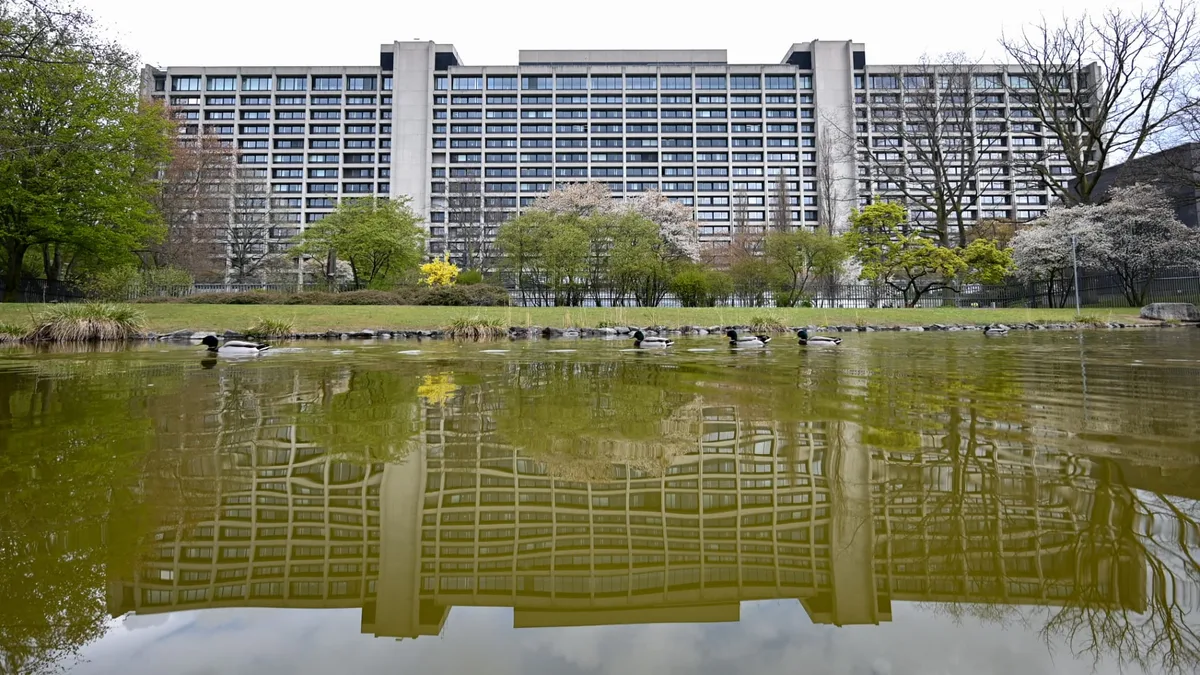 Une rénovation aurait coûté un million d'euros par employé: la Bundesbank va déménager de son siège historique et lance un appel d'offre pour un bâtiment "clé en main" à Francfort pour ses 2.500 salariés