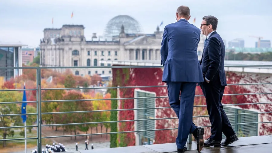 Antrittsbesuch in Berlin: Burnham bietet Merz Kampfjet-Kooperation an