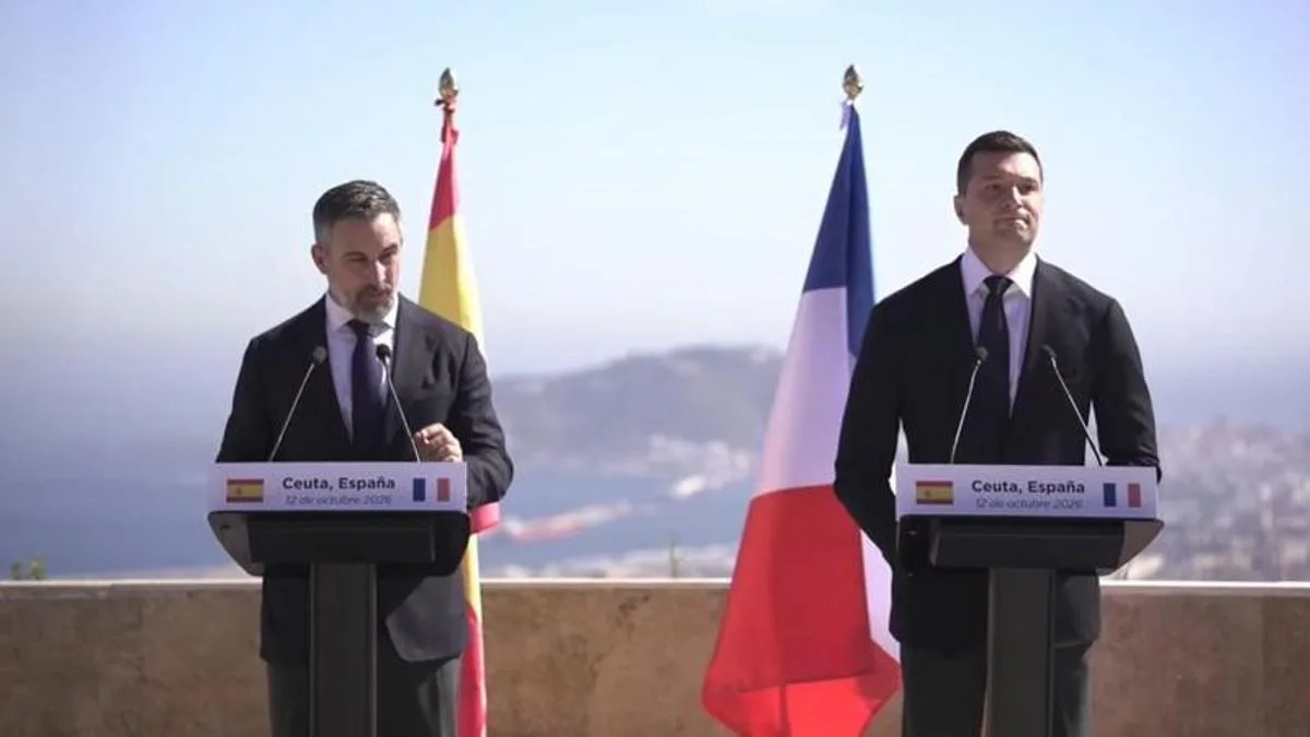 Abascal planta a los reyes el 12 de octubre para irse a Ceuta con el ultra Bardella: "No quiero compartir tribuna con traidores"