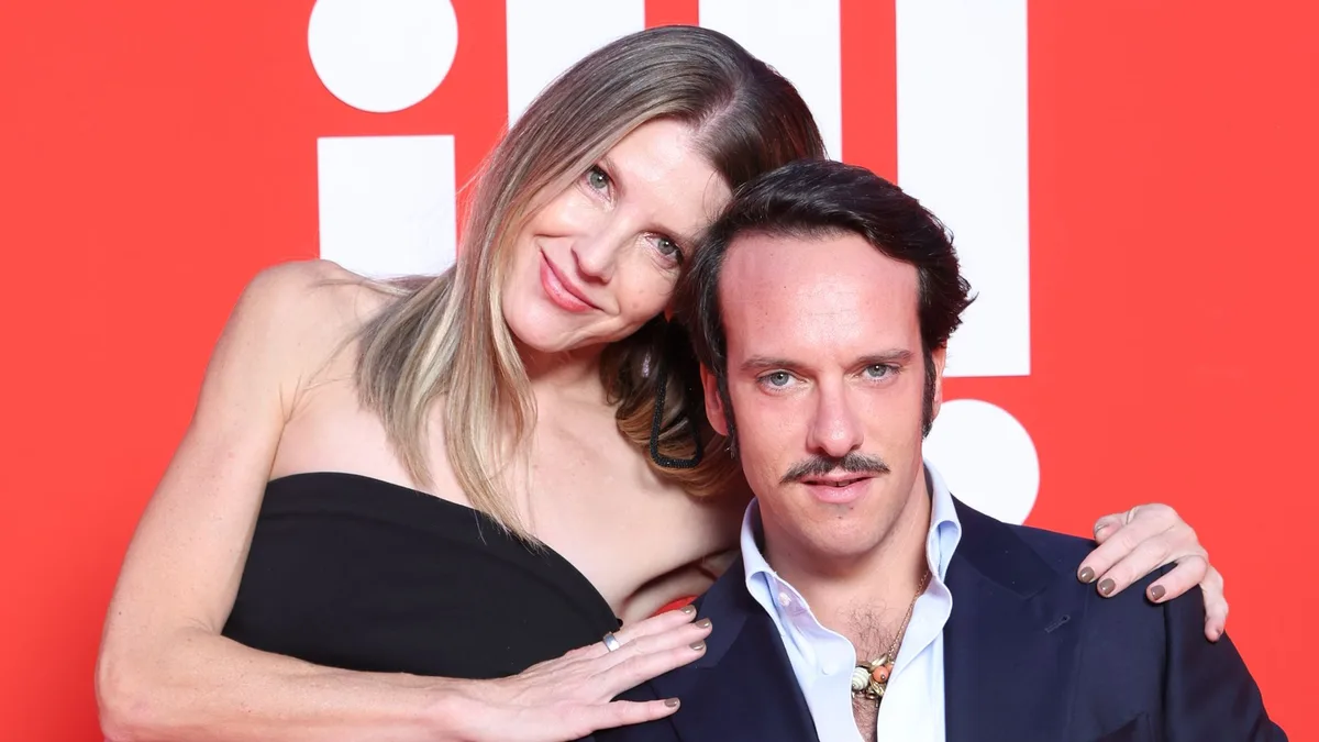Fabio Encinar y Crys Dyaz, el encuentro inesperado entre diseñador y musa en los Premios GEN ¡H! con anécdota incluida