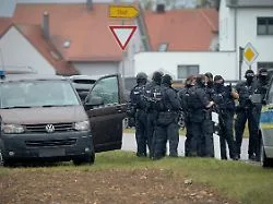 Verdächtiger in Haus verschanzt: Behördliche Waffenkontrolle in Bayern eskaliert - ein Toter