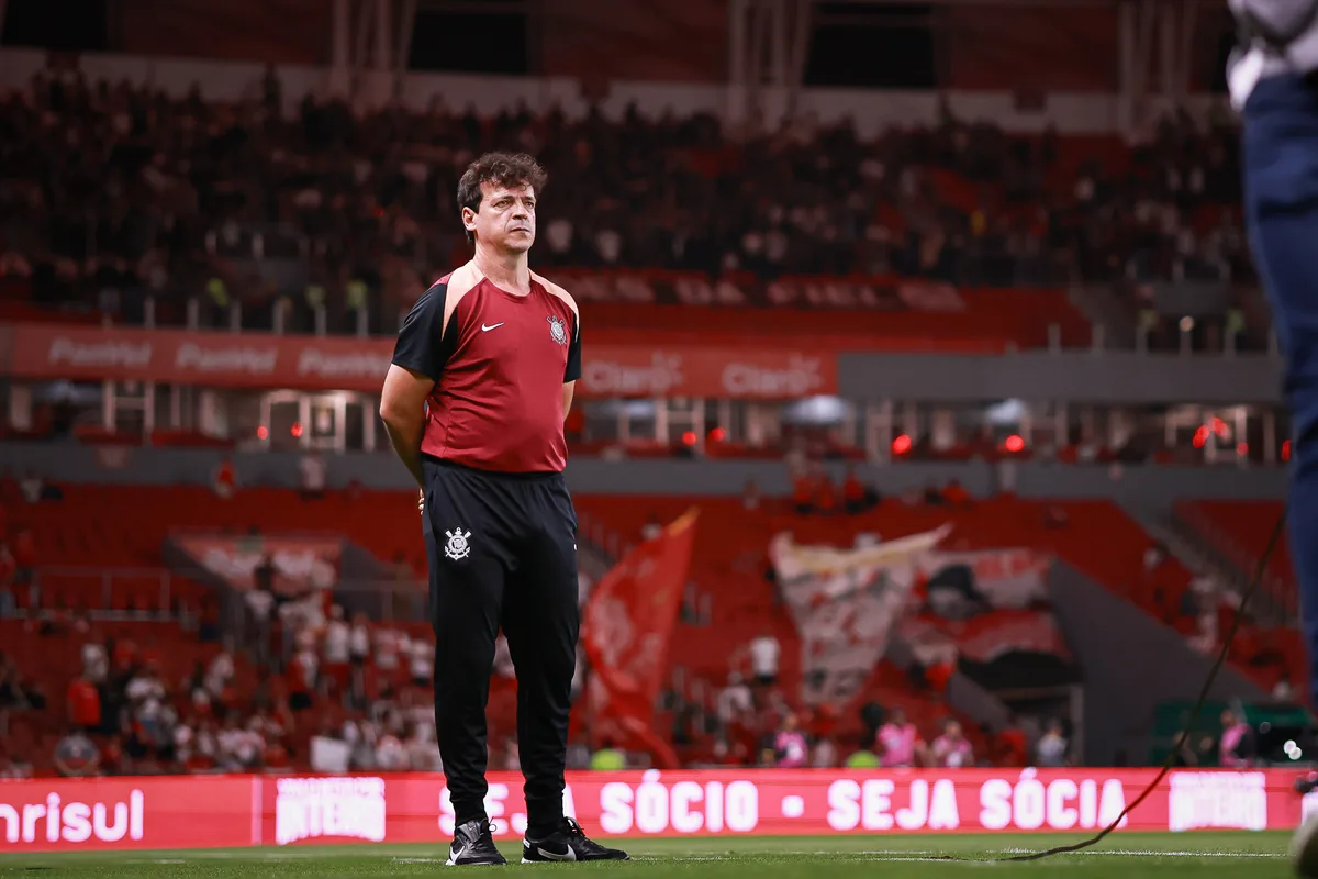 Corinthians demite Fernando Diniz após sétima derrota seguida no Brasileiro
