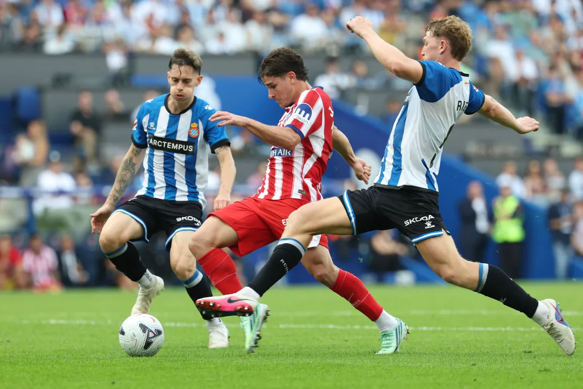 Atlético de Madrid le ganó a Espanyol con un golazo agónico y sigue al acecho de Barcelona