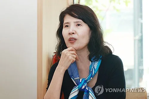 데뷔 34년 만에 최영미 첫 시선집…'헛되이'
