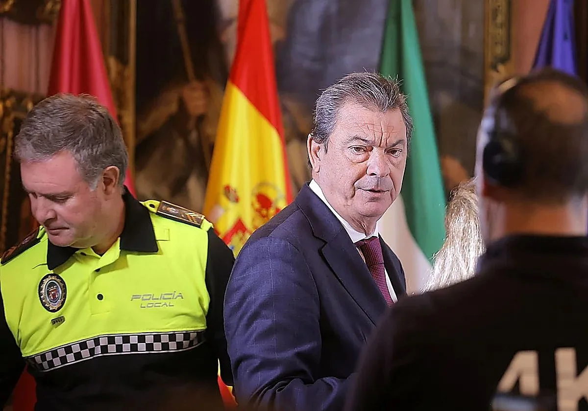 Un policía lleva ante el juez al delegado de Seguridad del Ayuntamiento de Sevilla por un día de asuntos propios
