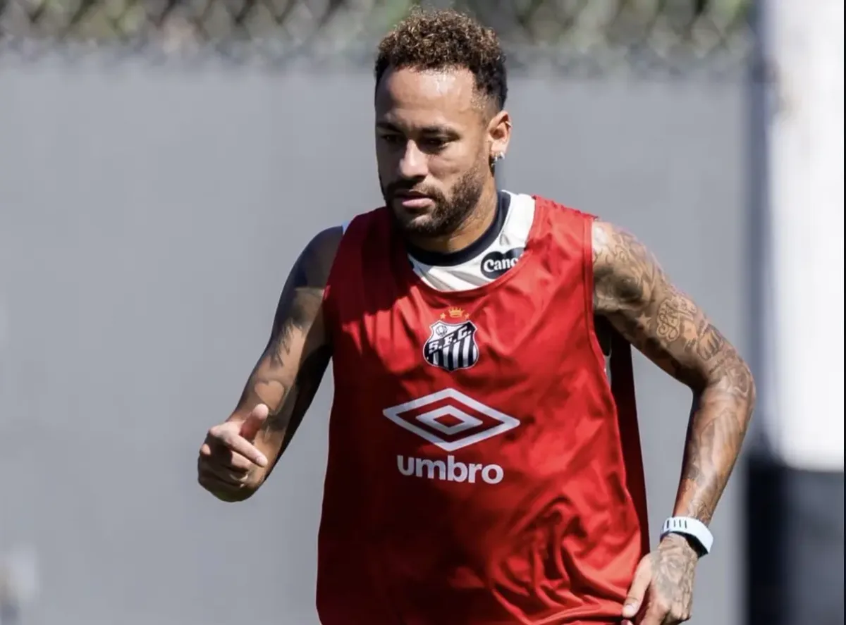 Poupado pelo Santos, Neymar treina com jogadores que não viajaram ao Equador