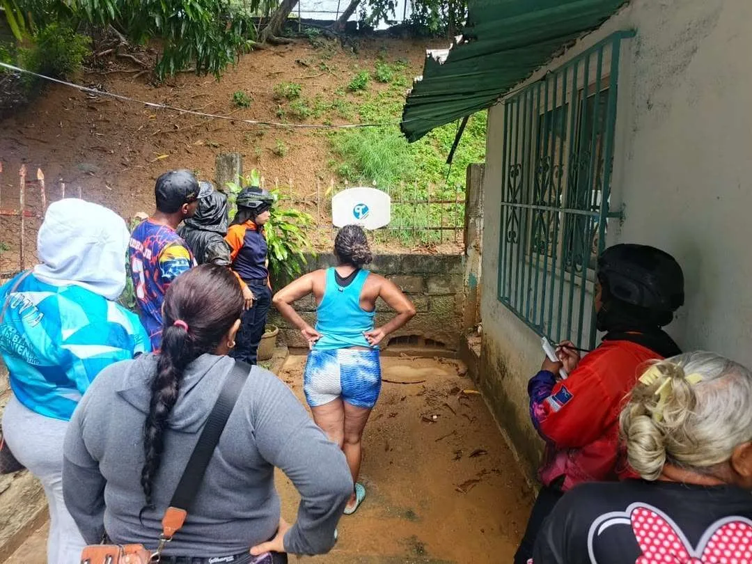 Lluvias causan anegaciones y daños en dos casas en los Valles del Tuy