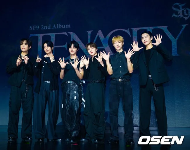 [사진]SF9 ,'10주년 기념 포즈'