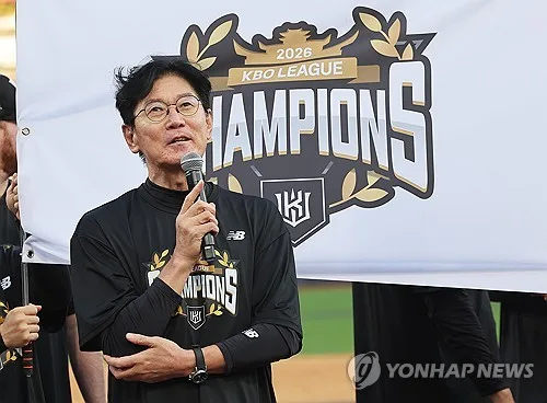 kt 이강철 감독, 프로야구 사령탑 역대 최고 3년 34억원 재계약