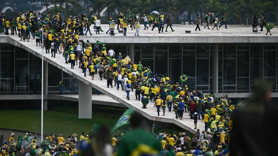 Desgaste de Moraes vira munição para anular condenação de Bolsonaro pelo 8 de janeiro