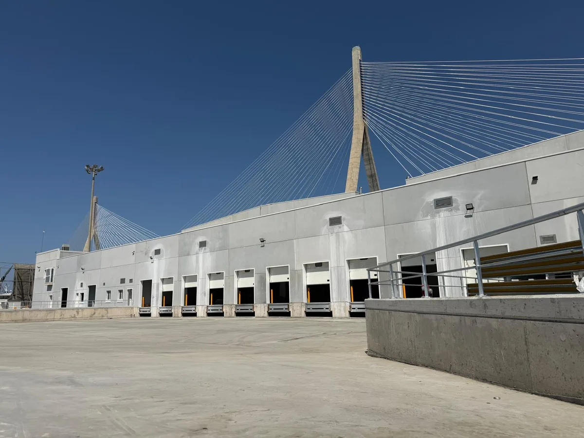 Inversión global de 35 millones de euros: una empresa argentina inauguró una terminal de cargas refrigeradas en España