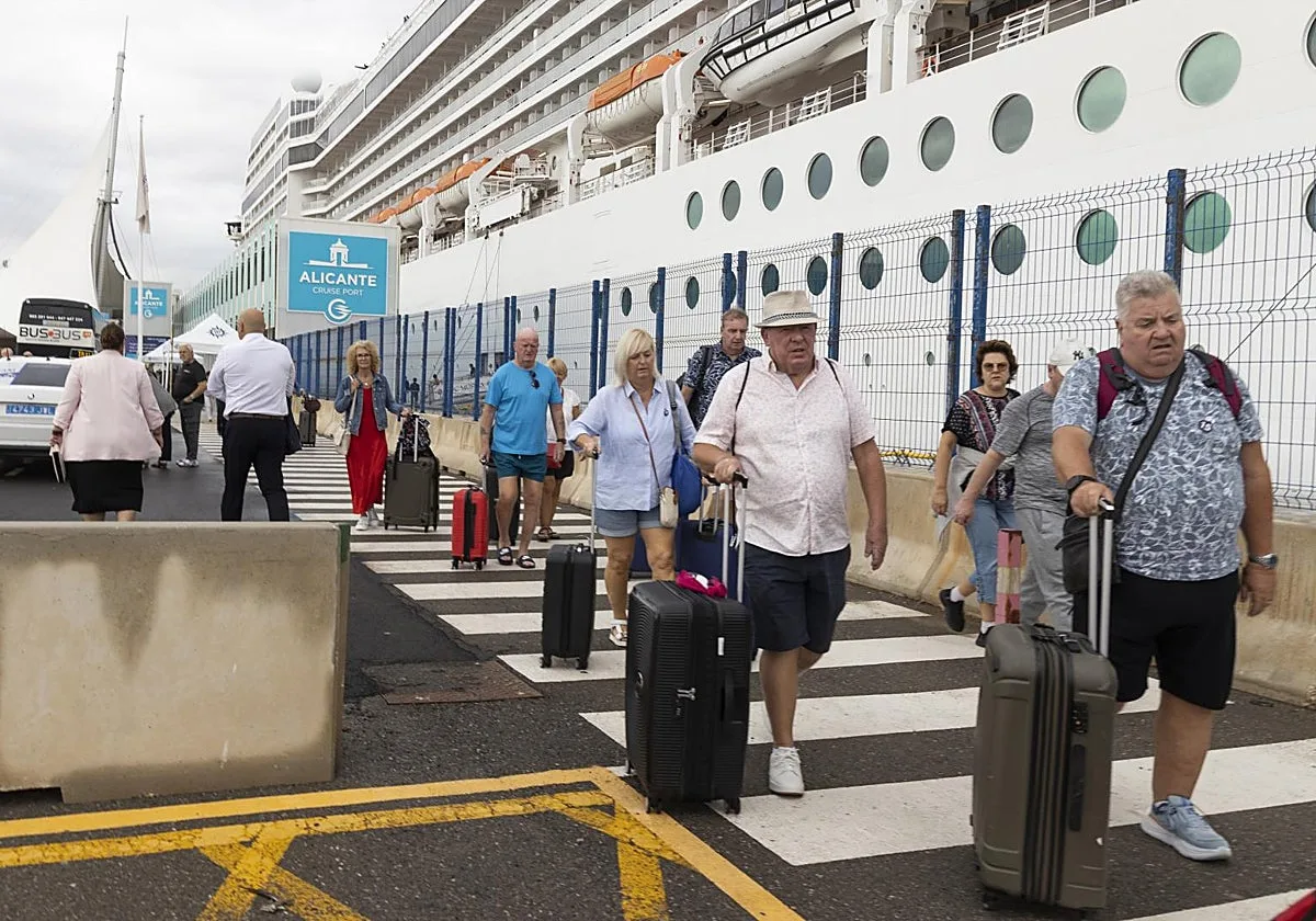 Alicante duplica su PIB en 25 años sin mejorar la riqueza con récords de empleo y turismo