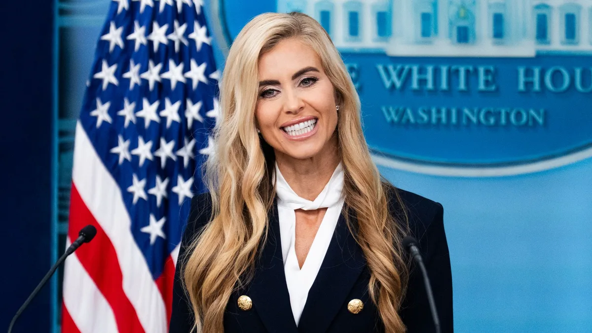 Todo sobre Katie Zacharia, la nueva portavoz de la Casa Blanca que se ha hecho viral por confundir a Trump con su marido en su primera rueda de prensa