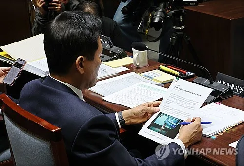 한강버스 리베이트 공방…"최상층에 오시장" vs "과장된 의혹"(종합2보)