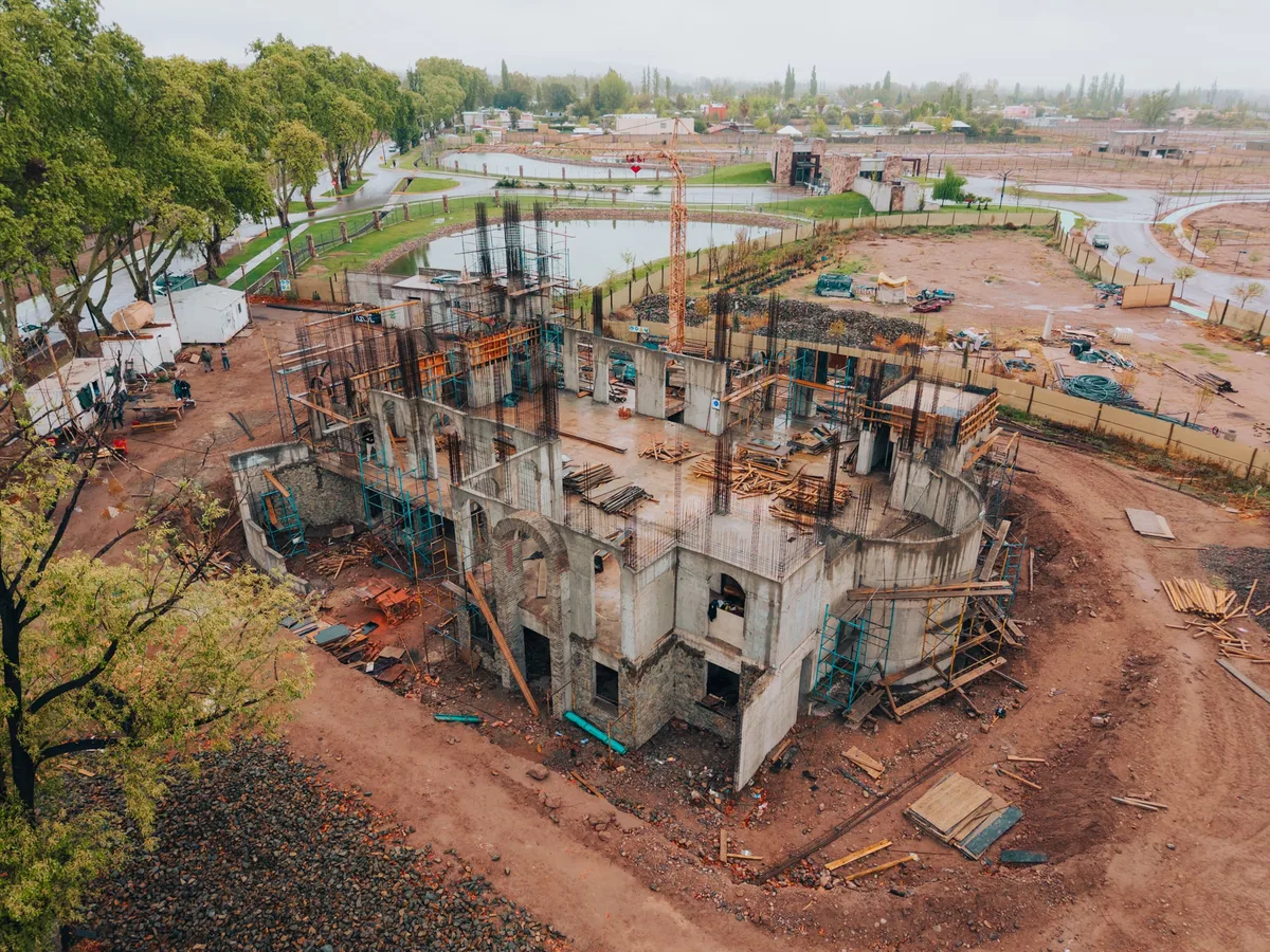 Santificado por León XIV: retoman la construcción del primer templo del mundo para venerar al “Influencer de Dios”