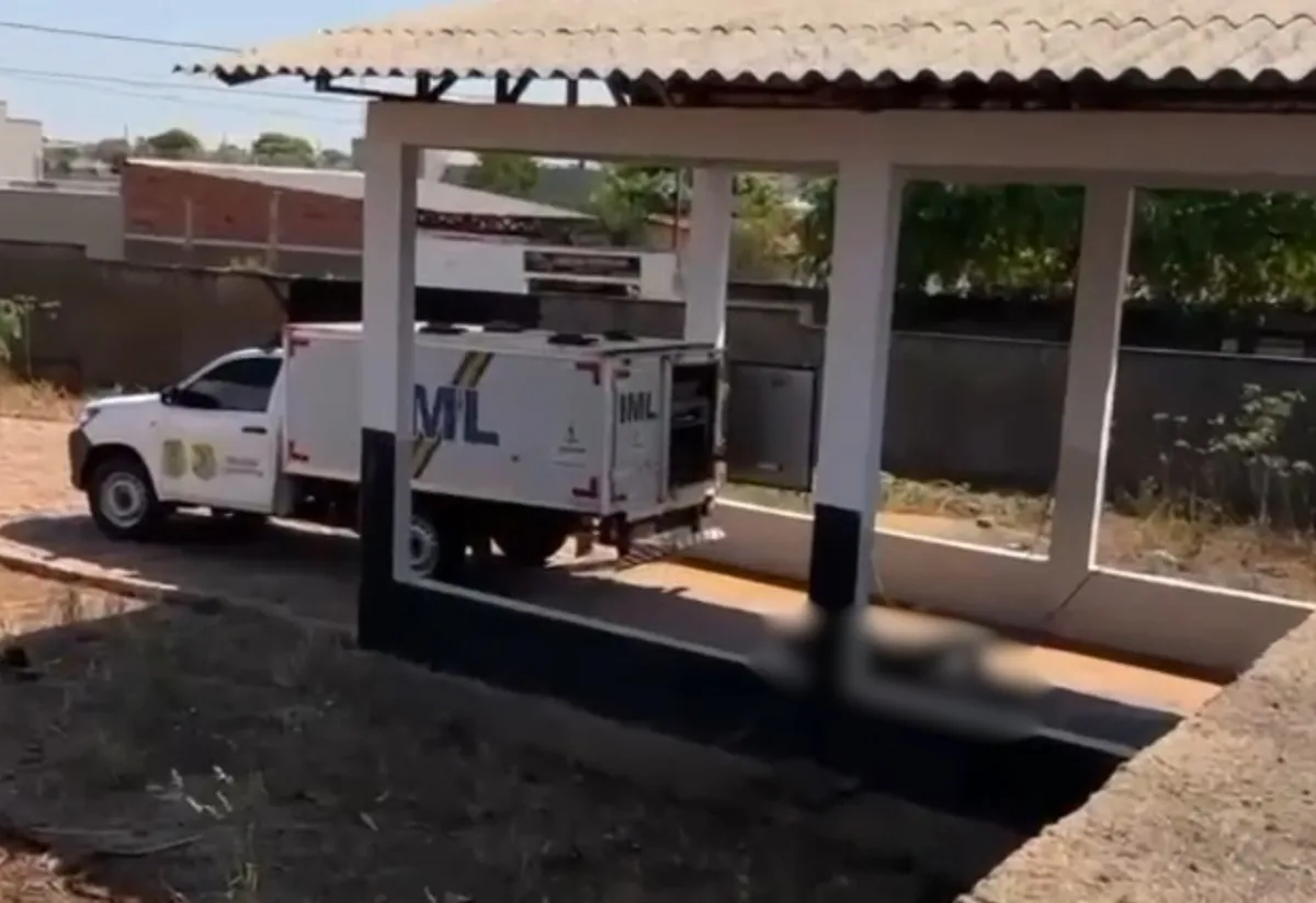 Mau cheiro chama atenção, e morador flagra corpo no chão em área do IML no Tocantins; VÍDEO