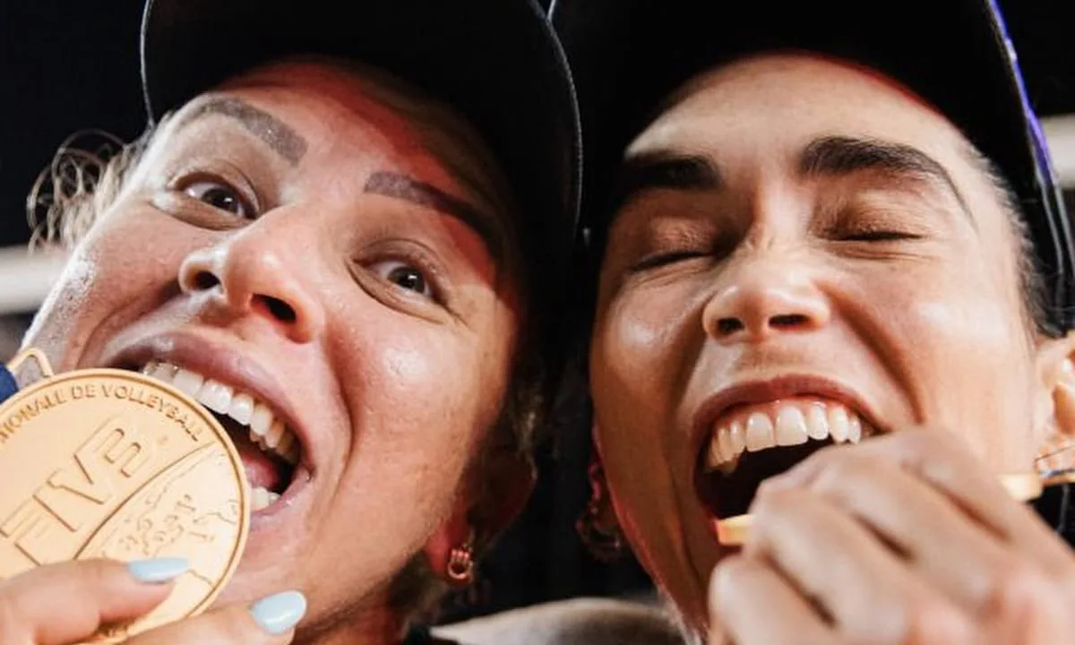Carol e Rebecca fecham com bicampeonato do circuito mundial