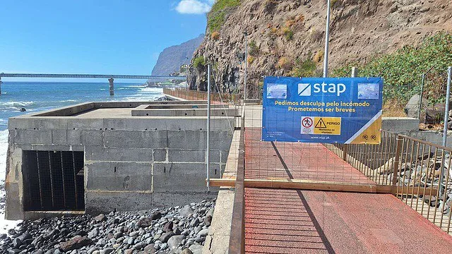 Passadiço da Praia Formosa encerrado preventivamente